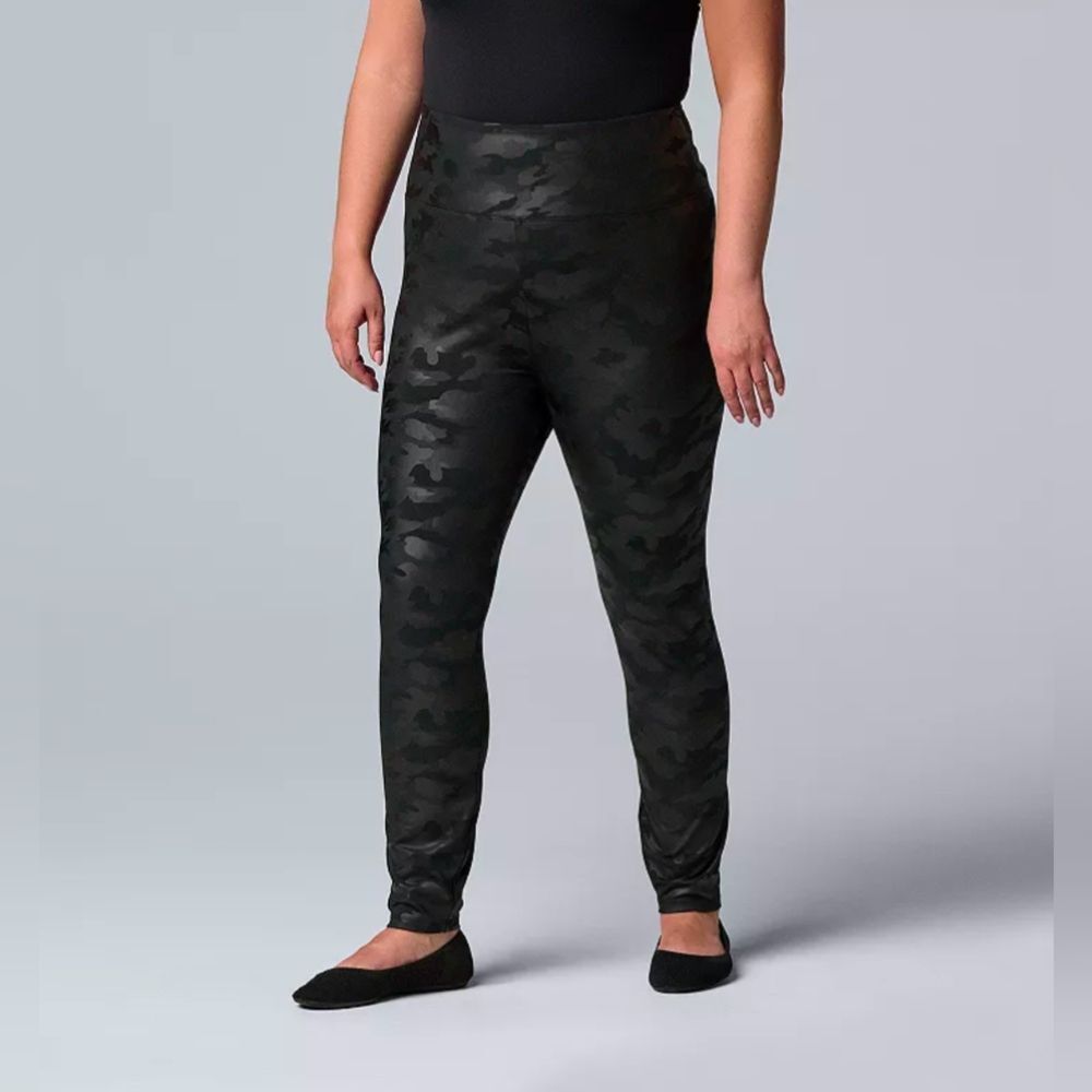 Simply Vera Wang High Rise Camo Black Faux Leather Leggings Plus Size 2X Shaping
